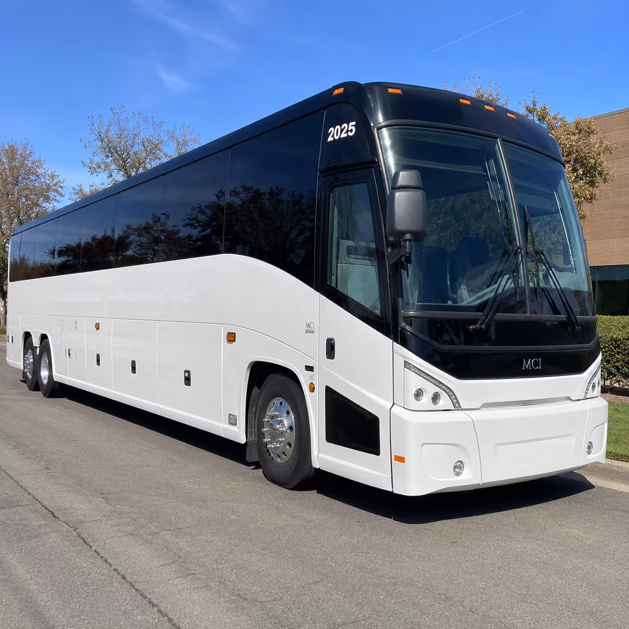 field trip buses to the phoenix zoo and desert botanical garden